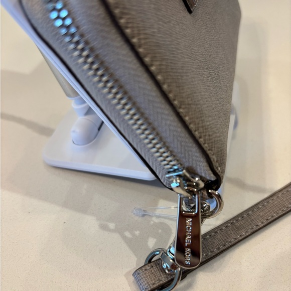 Michael Kors Silver Wristlet Wallet NWOT - Picture 5 of 7